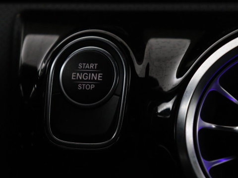 Mercedes-Benz CLA-Klasse Shooting Brake 250 e AMG Line | SOH 92.9% | Trekhaak | Leder | Camera | Carplay | Park assist | Cruise control | Sfeerverlichting | Stoelverwarming | Full LED | Climate control |
