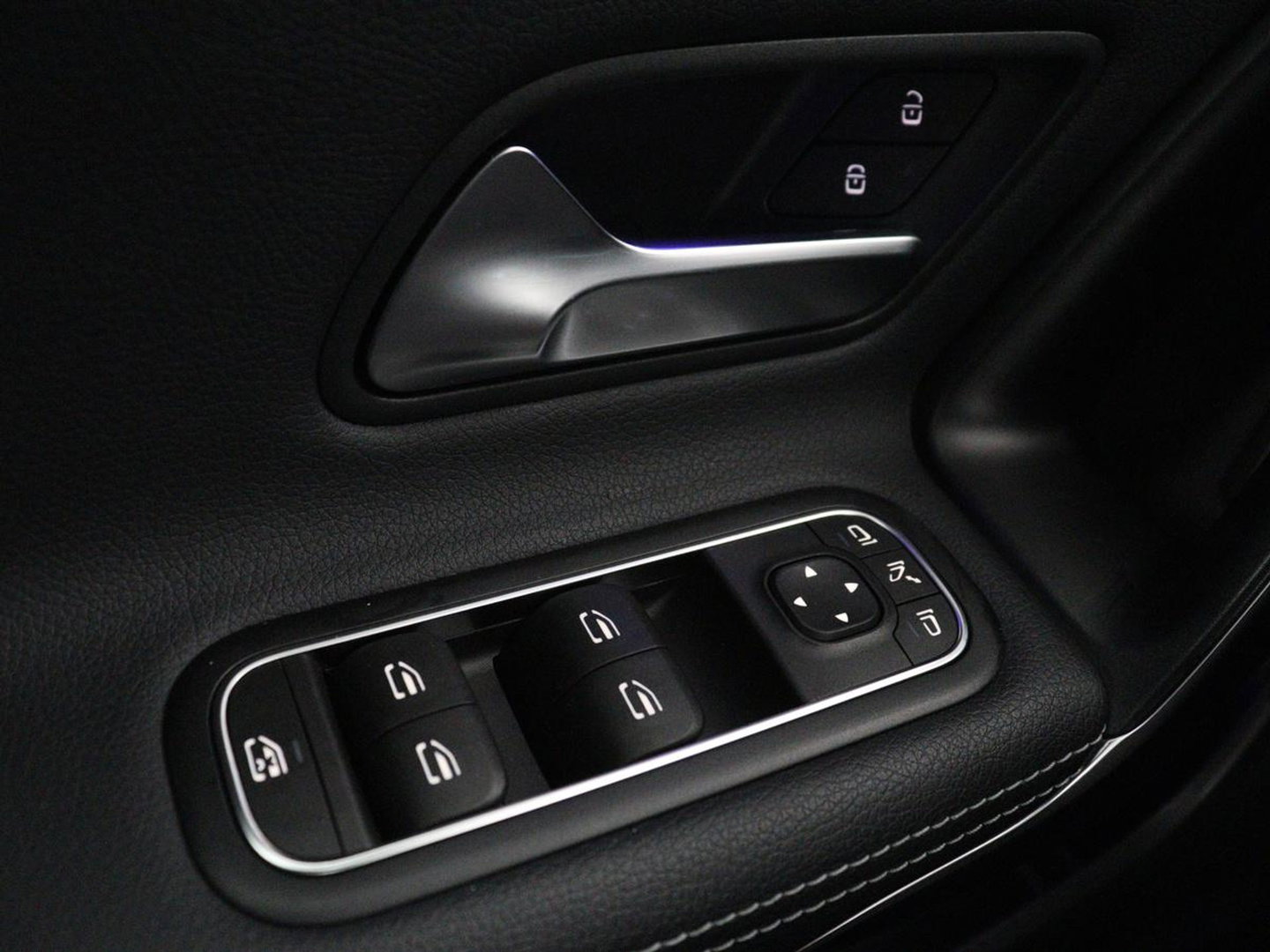 Mercedes-Benz CLA-Klasse Shooting Brake 250 e AMG Line | SOH 92.9% | Trekhaak | Leder | Camera | Carplay | Park assist | Cruise control | Sfeerverlichting | Stoelverwarming | Full LED | Climate control |