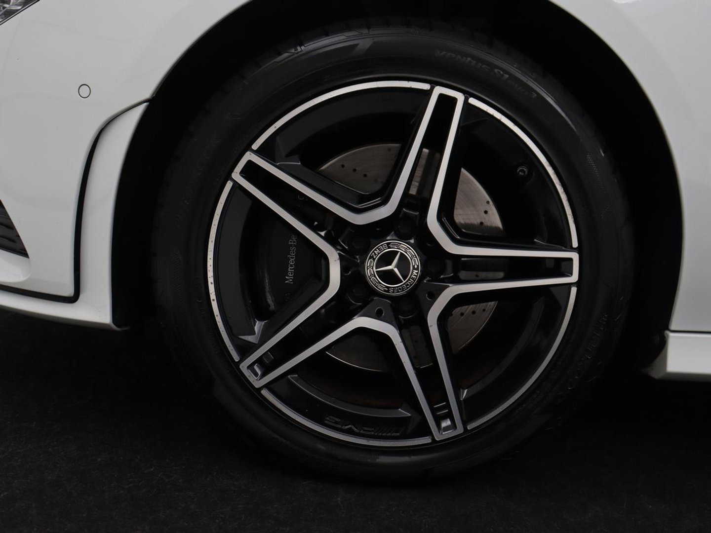 Mercedes-Benz CLA-Klasse Shooting Brake 250 e AMG Line | SOH 92.9% | Trekhaak | Leder | Camera | Carplay | Park assist | Cruise control | Sfeerverlichting | Stoelverwarming | Full LED | Climate control |