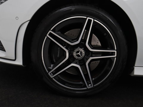 Mercedes-Benz CLA-Klasse Shooting Brake 250 e AMG Line | SOH 92.9% | Trekhaak | Leder | Camera | Carplay | Park assist | Cruise control | Sfeerverlichting | Stoelverwarming | Full LED | Climate control |