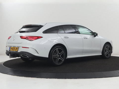 Mercedes-Benz CLA-Klasse Shooting Brake 250 e AMG Line | SOH 92.9% | Trekhaak | Leder | Camera | Carplay | Park assist | Cruise control | Sfeerverlichting | Stoelverwarming | Full LED | Climate control |