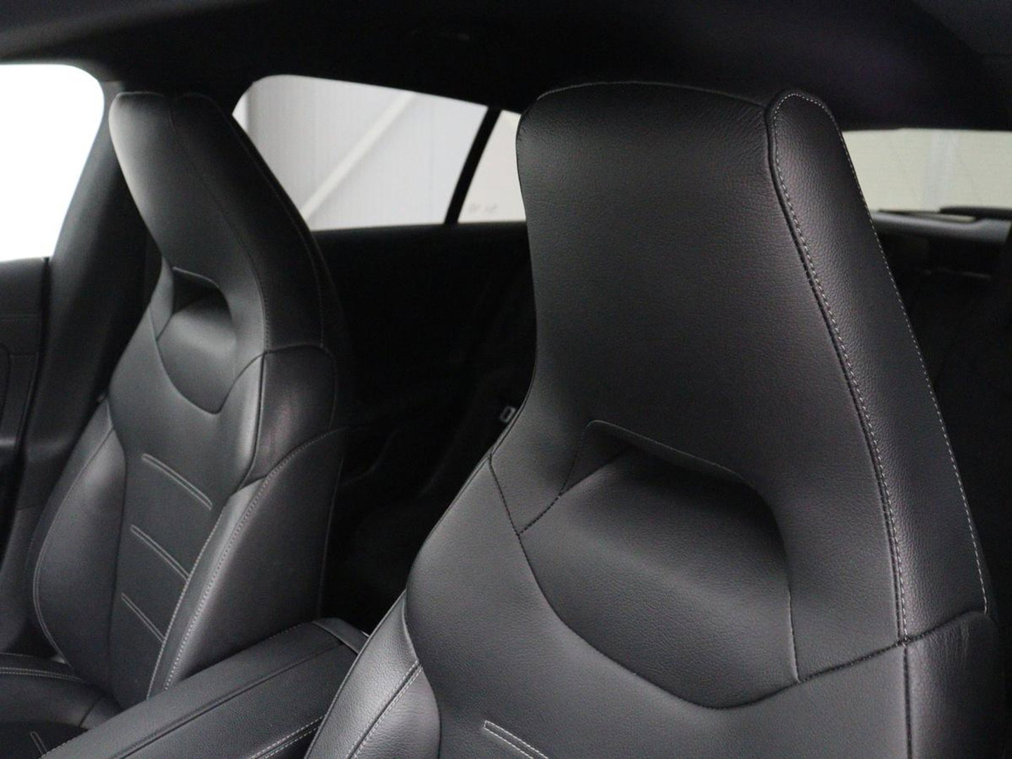 Mercedes-Benz CLA-Klasse Shooting Brake 250 e AMG Line | SOH 92.9% | Trekhaak | Leder | Camera | Carplay | Park assist | Cruise control | Sfeerverlichting | Stoelverwarming | Full LED | Climate control |