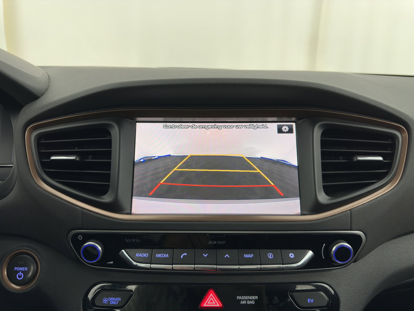 Hyundai IONIQ Comfort EV (INCL-BTW) Aut. *ADAPTIVE-CRUISE | DIGI-COCKPIT | SHIFTPADDLES | LANE-ASSIST | CCS-FASTLOADER | CRUISE | CAMERA | KEYLESS | DAB+ | NAVI-FULLMAP | ECC | PDC | 16"*