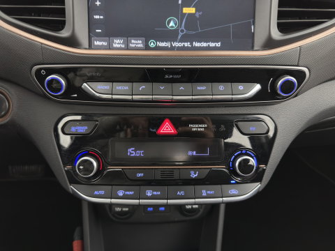 Hyundai IONIQ Comfort EV (INCL-BTW) Aut. *ADAPTIVE-CRUISE | DIGI-COCKPIT | SHIFTPADDLES | LANE-ASSIST | CCS-FASTLOADER | CRUISE | CAMERA | KEYLESS | DAB+ | NAVI-FULLMAP | ECC | PDC | 16"*