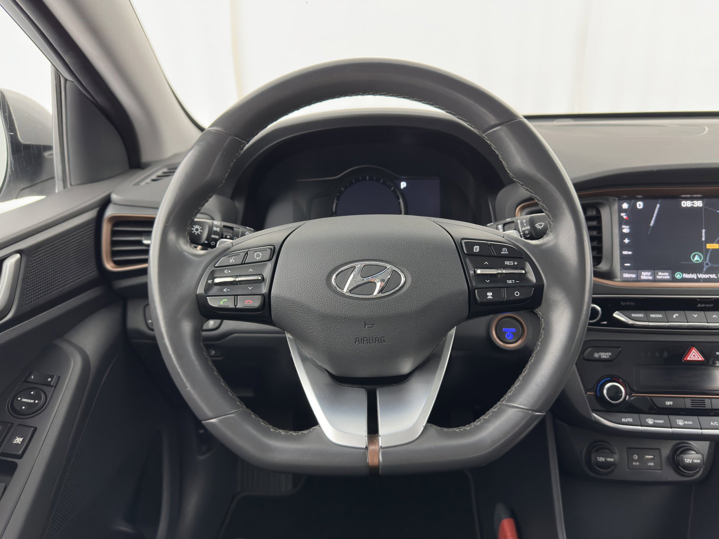 Hyundai IONIQ Comfort EV (INCL-BTW) Aut. *ADAPTIVE-CRUISE | DIGI-COCKPIT | SHIFTPADDLES | LANE-ASSIST | CCS-FASTLOADER | CRUISE | CAMERA | KEYLESS | DAB+ | NAVI-FULLMAP | ECC | PDC | 16"*