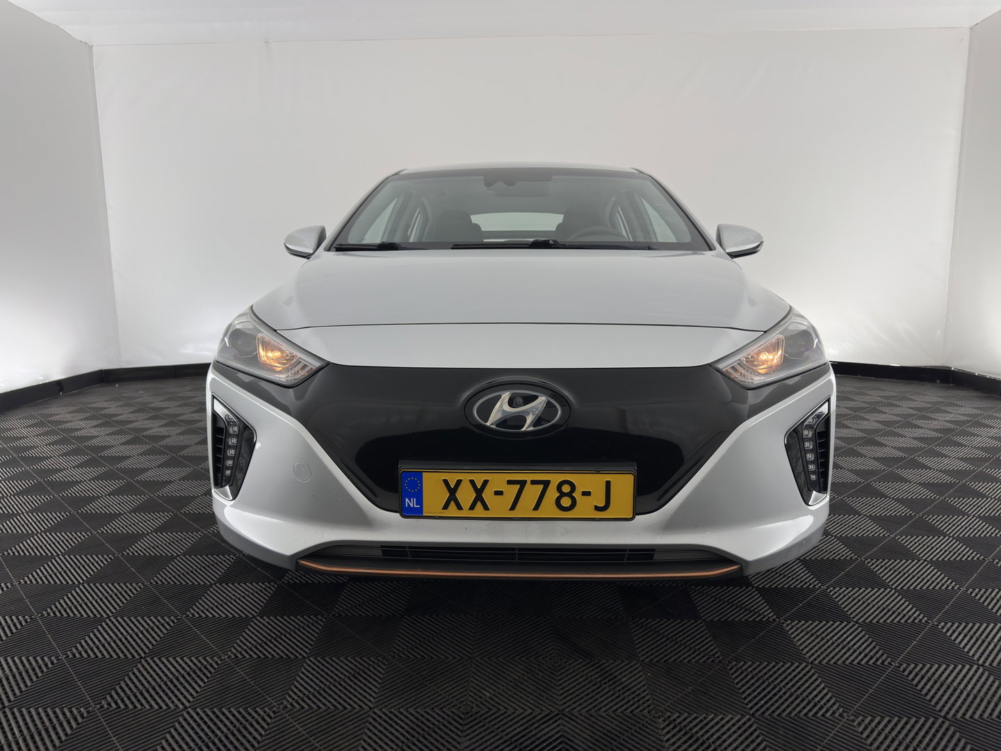 Hyundai IONIQ Comfort EV (INCL-BTW) Aut. *ADAPTIVE-CRUISE | DIGI-COCKPIT | SHIFTPADDLES | LANE-ASSIST | CCS-FASTLOADER | CRUISE | CAMERA | KEYLESS | DAB+ | NAVI-FULLMAP | ECC | PDC | 16"*