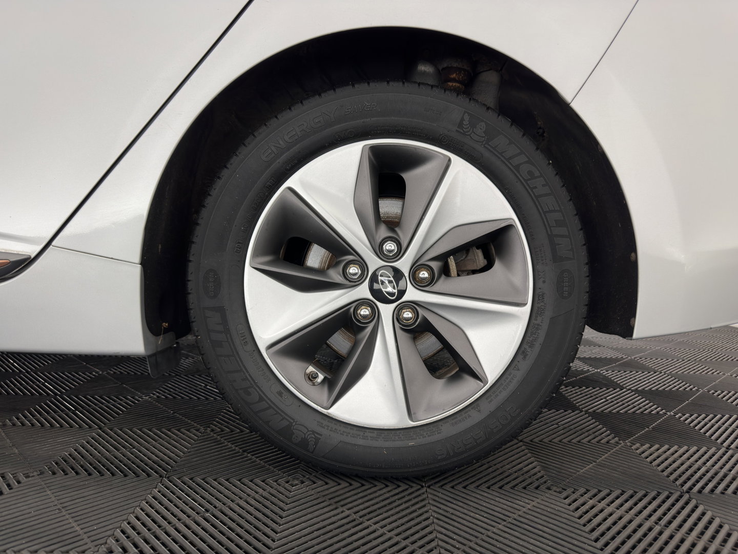 Hyundai IONIQ Comfort EV (INCL-BTW) Aut. *ADAPTIVE-CRUISE | DIGI-COCKPIT | SHIFTPADDLES | LANE-ASSIST | CCS-FASTLOADER | CRUISE | CAMERA | KEYLESS | DAB+ | NAVI-FULLMAP | ECC | PDC | 16"*