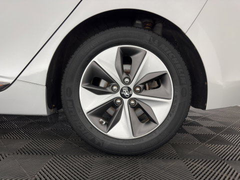 Hyundai IONIQ Comfort EV (INCL-BTW) Aut. *ADAPTIVE-CRUISE | DIGI-COCKPIT | SHIFTPADDLES | LANE-ASSIST | CCS-FASTLOADER | CRUISE | CAMERA | KEYLESS | DAB+ | NAVI-FULLMAP | ECC | PDC | 16"*