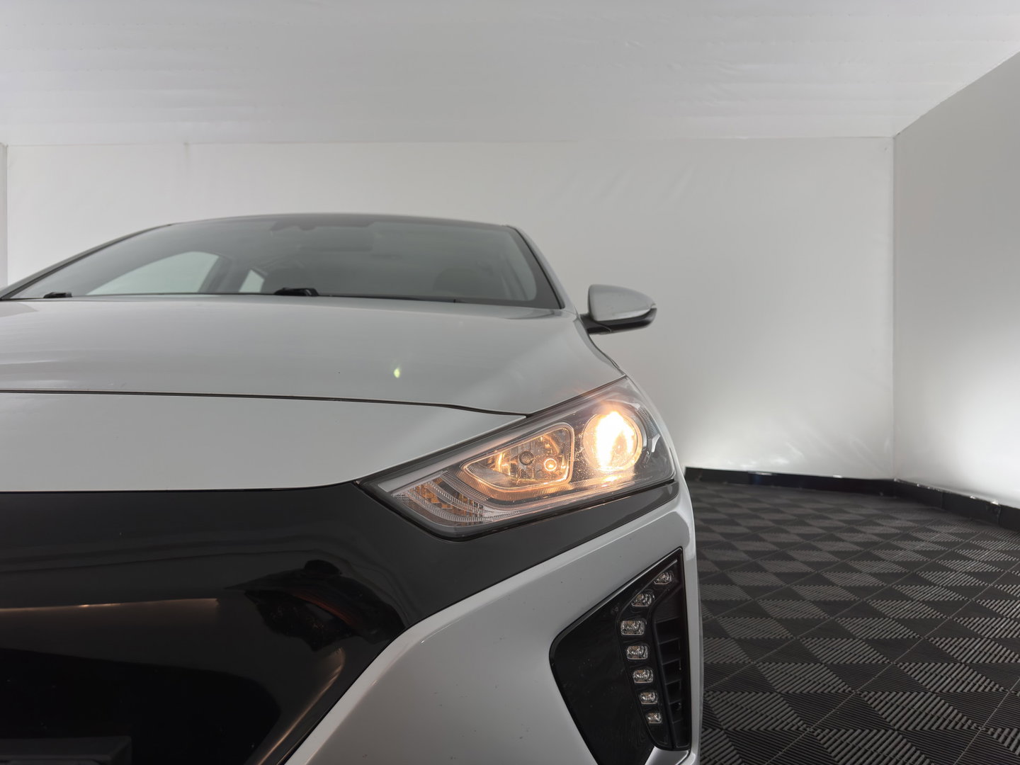 Hyundai IONIQ Comfort EV (INCL-BTW) Aut. *ADAPTIVE-CRUISE | DIGI-COCKPIT | SHIFTPADDLES | LANE-ASSIST | CCS-FASTLOADER | CRUISE | CAMERA | KEYLESS | DAB+ | NAVI-FULLMAP | ECC | PDC | 16"*