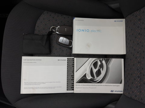 Hyundai IONIQ Comfort EV (INCL-BTW) Aut. *ADAPTIVE-CRUISE | DIGI-COCKPIT | SHIFTPADDLES | LANE-ASSIST | CCS-FASTLOADER | CRUISE | CAMERA | KEYLESS | DAB+ | NAVI-FULLMAP | ECC | PDC | 16"*