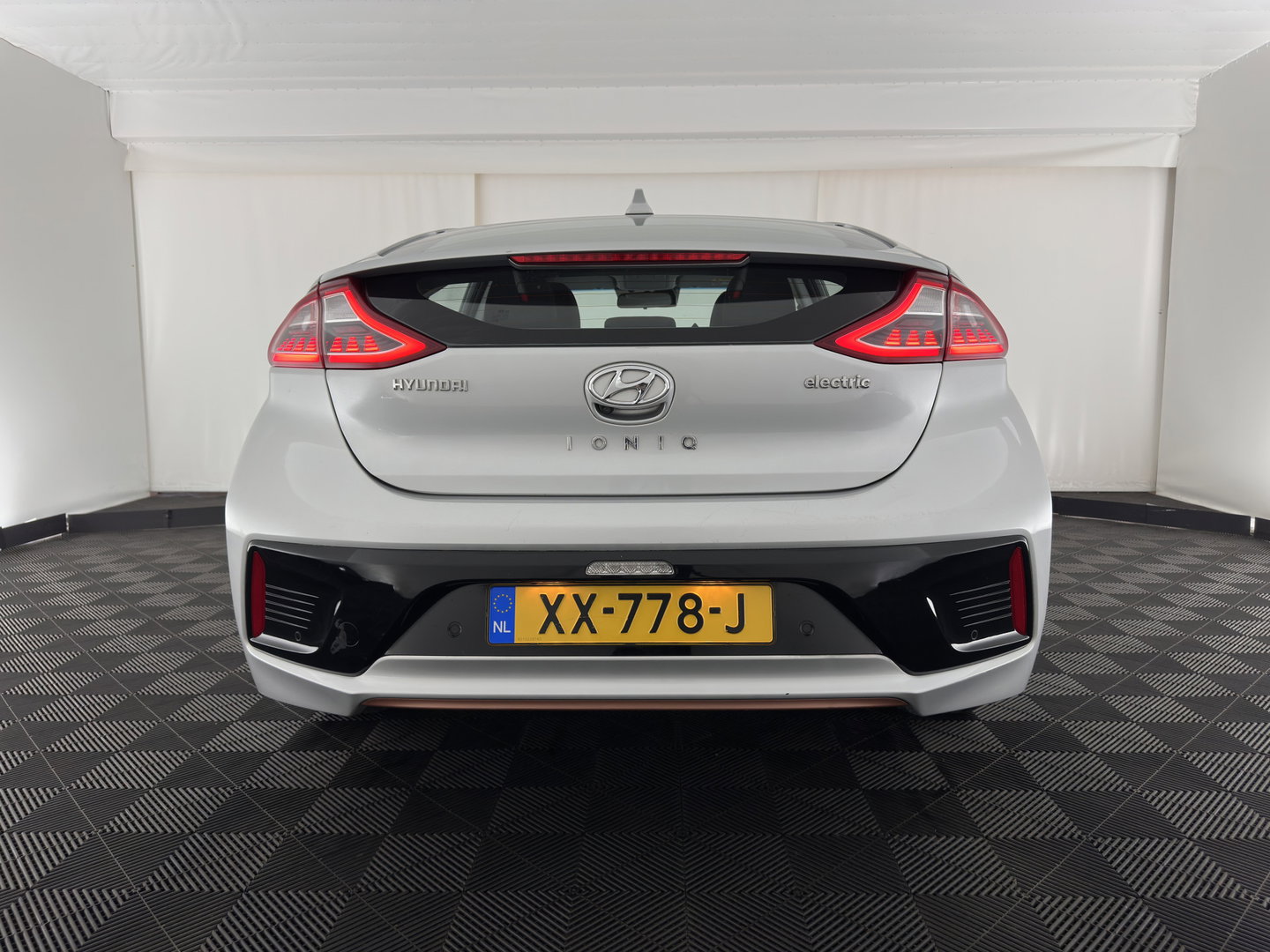 Hyundai IONIQ Comfort EV (INCL-BTW) Aut. *ADAPTIVE-CRUISE | DIGI-COCKPIT | SHIFTPADDLES | LANE-ASSIST | CCS-FASTLOADER | CRUISE | CAMERA | KEYLESS | DAB+ | NAVI-FULLMAP | ECC | PDC | 16"*