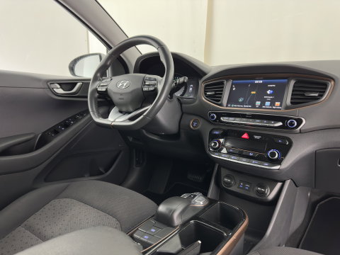 Hyundai IONIQ Comfort EV (INCL-BTW) Aut. *ADAPTIVE-CRUISE | DIGI-COCKPIT | SHIFTPADDLES | LANE-ASSIST | CCS-FASTLOADER | CRUISE | CAMERA | KEYLESS | DAB+ | NAVI-FULLMAP | ECC | PDC | 16"*