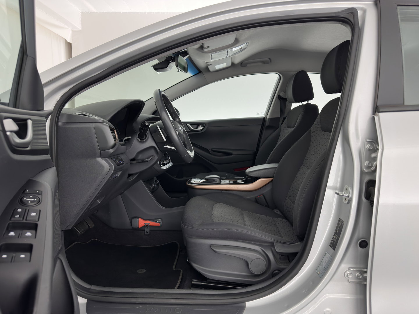 Hyundai IONIQ Comfort EV (INCL-BTW) Aut. *ADAPTIVE-CRUISE | DIGI-COCKPIT | SHIFTPADDLES | LANE-ASSIST | CCS-FASTLOADER | CRUISE | CAMERA | KEYLESS | DAB+ | NAVI-FULLMAP | ECC | PDC | 16"*