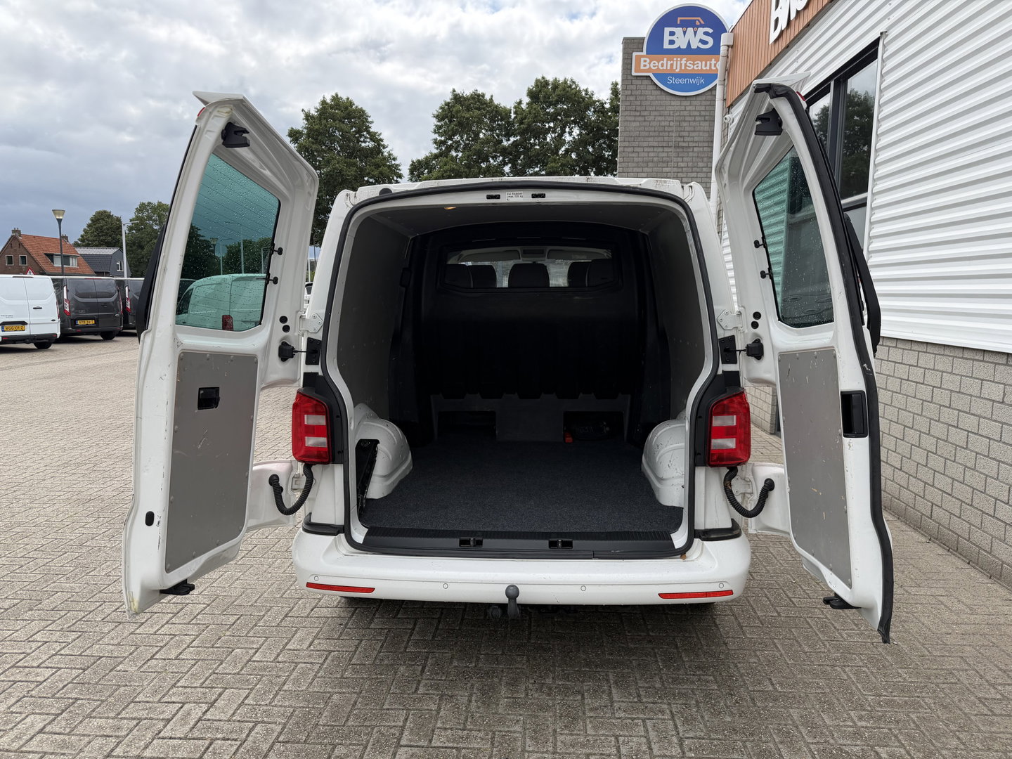 Volkswagen Transporter 2.0 TDI 150pk DSG automaat L2H1 DC 5 persoons Highline / vaste prijs rijklaar € 32.950 ex btw / lease vanaf € 538 / leer / cruise / airco / trekhaak 2500 kg / navigatie / euro 6 / bpm vrij !