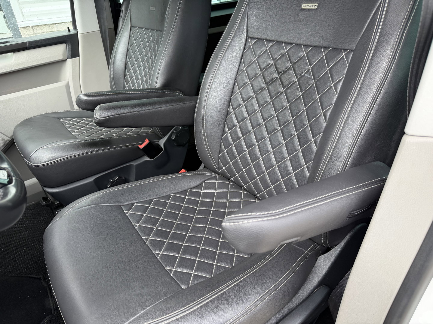 Volkswagen Transporter 2.0 TDI 150pk DSG automaat L2H1 DC 5 persoons Highline / vaste prijs rijklaar € 32.950 ex btw / lease vanaf € 538 / leer / cruise / airco / trekhaak 2500 kg / navigatie / euro 6 / bpm vrij !