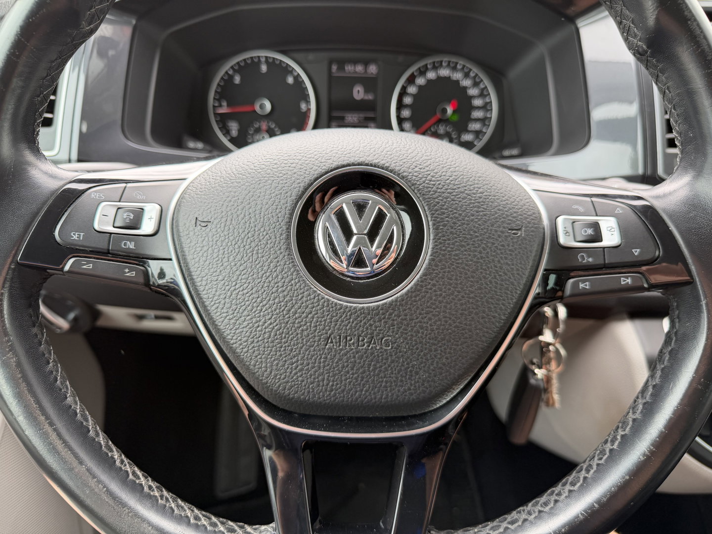 Volkswagen Transporter 2.0 TDI 150pk DSG automaat L2H1 DC 5 persoons Highline / vaste prijs rijklaar € 32.950 ex btw / lease vanaf € 538 / leer / cruise / airco / trekhaak 2500 kg / navigatie / euro 6 / bpm vrij !
