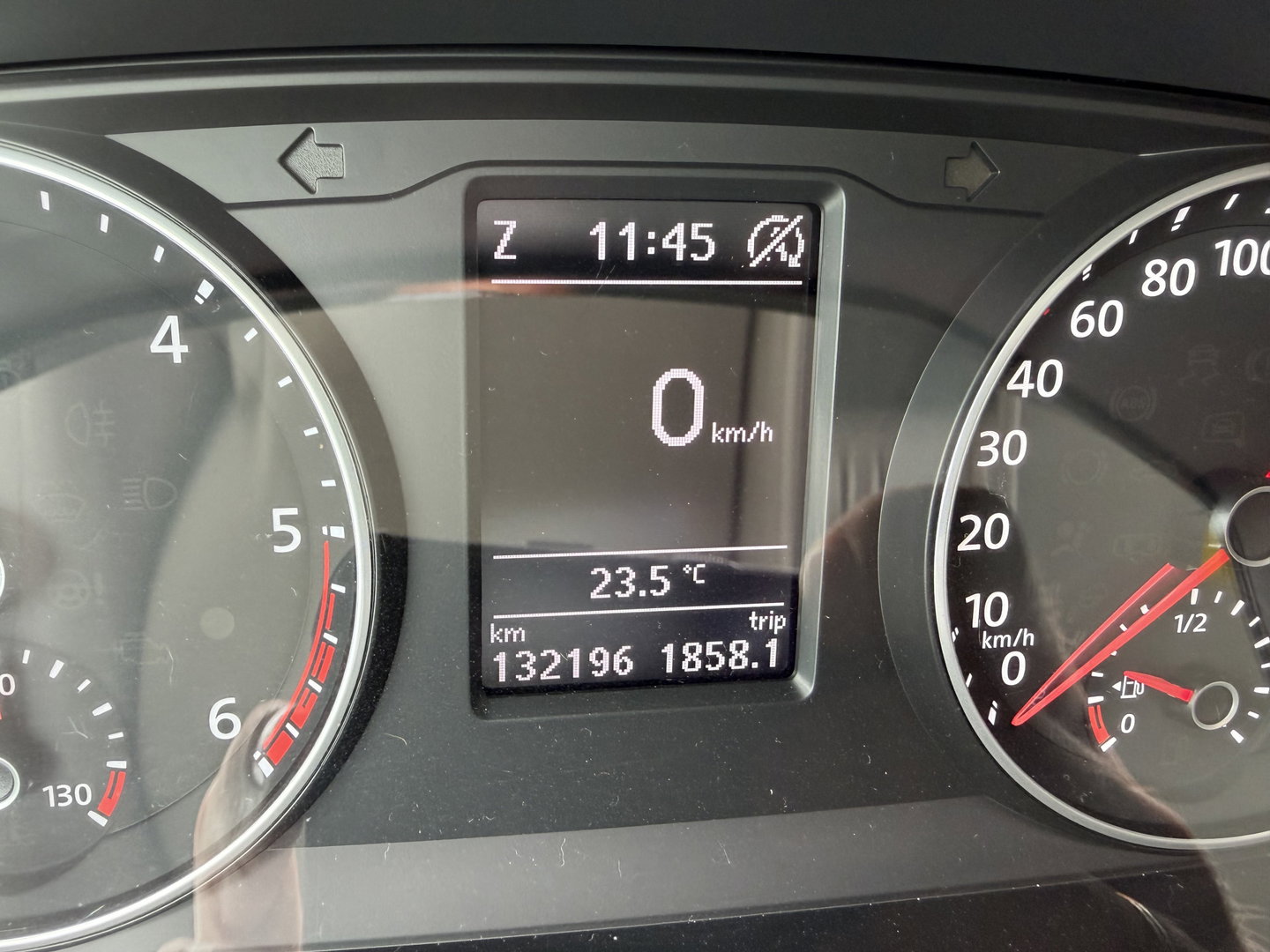 Volkswagen Transporter 2.0 TDI 150pk DSG automaat L2H1 DC 5 persoons Highline / vaste prijs rijklaar € 32.950 ex btw / lease vanaf € 538 / leer / cruise / airco / trekhaak 2500 kg / navigatie / euro 6 / bpm vrij !