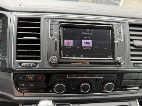 Volkswagen Transporter 2.0 TDI 150pk DSG automaat L2H1 DC 5 persoons Highline / vaste prijs rijklaar € 32.950 ex btw / lease vanaf € 538 / leer / cruise / airco / trekhaak 2500 kg / navigatie / euro 6 / bpm vrij !