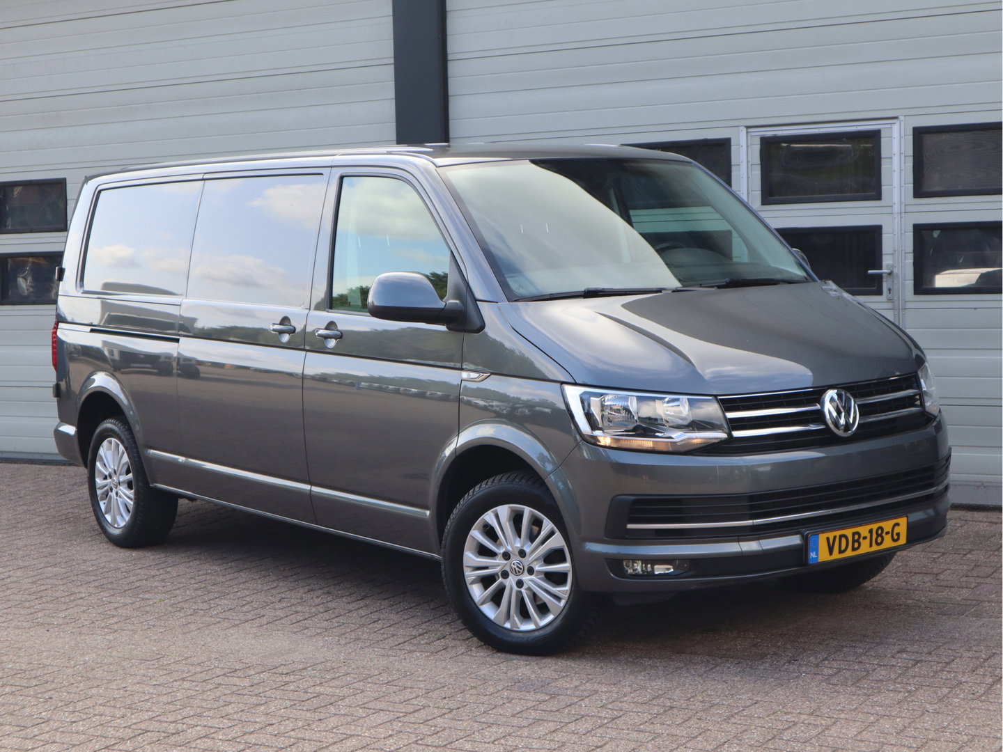 Volkswagen Transporter 2.0 TDI 150 pk DSG Automaat L2 Lang - Highline