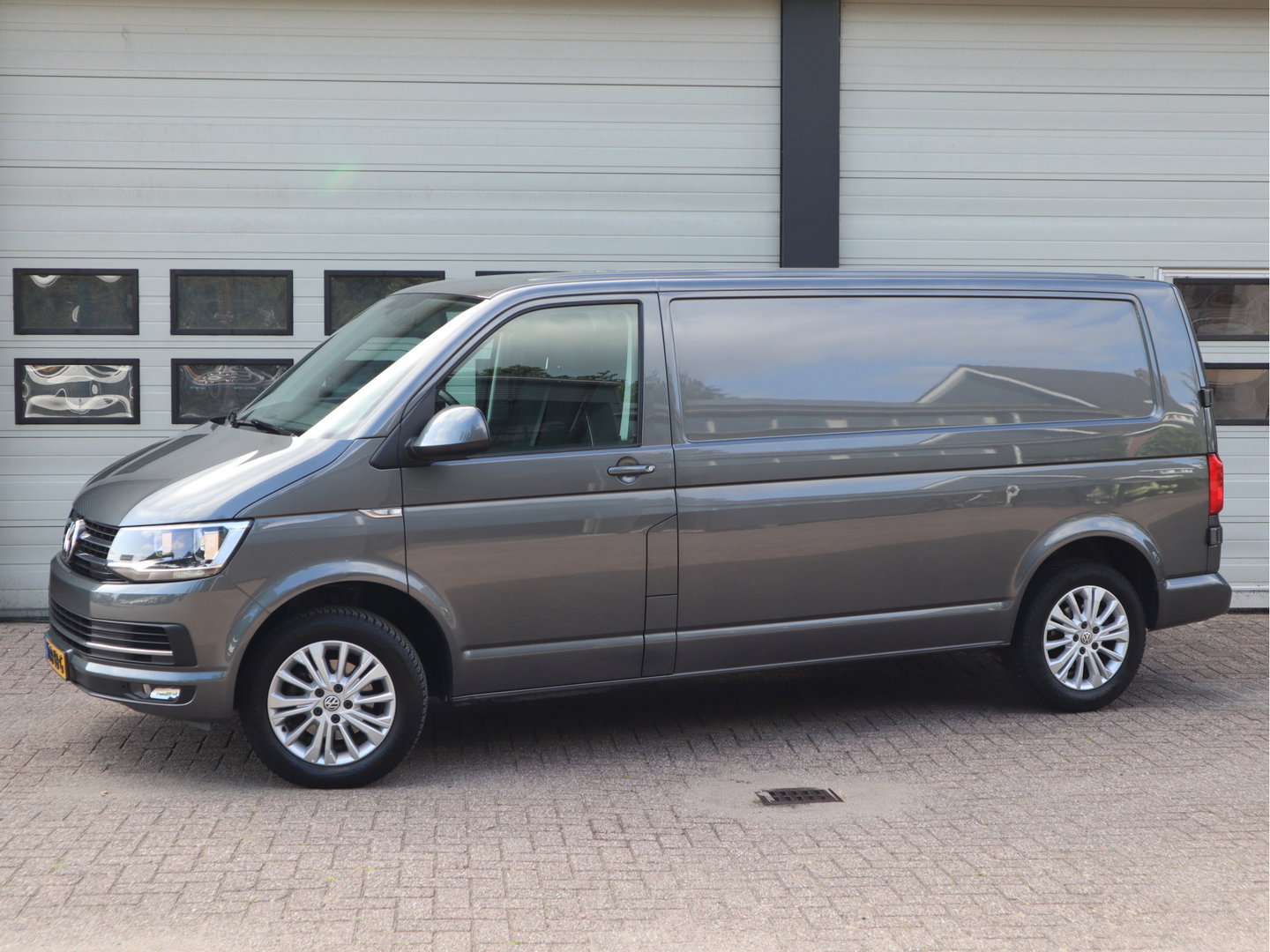 Volkswagen Transporter 2.0 TDI 150 pk DSG Automaat L2 Lang - Highline