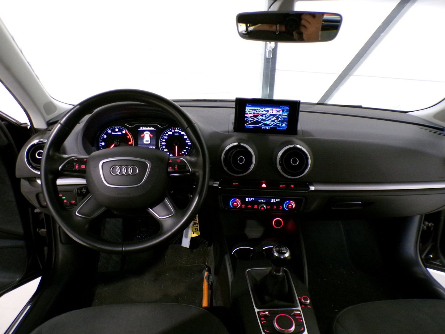 Audi A3 Sportback 1.2 TFSI S-Line Adrenalin "Origineel NL!" Xenon-LED Parkeersensoren Bluetooth Navigatie 18"Velgen Nieuwe-APK