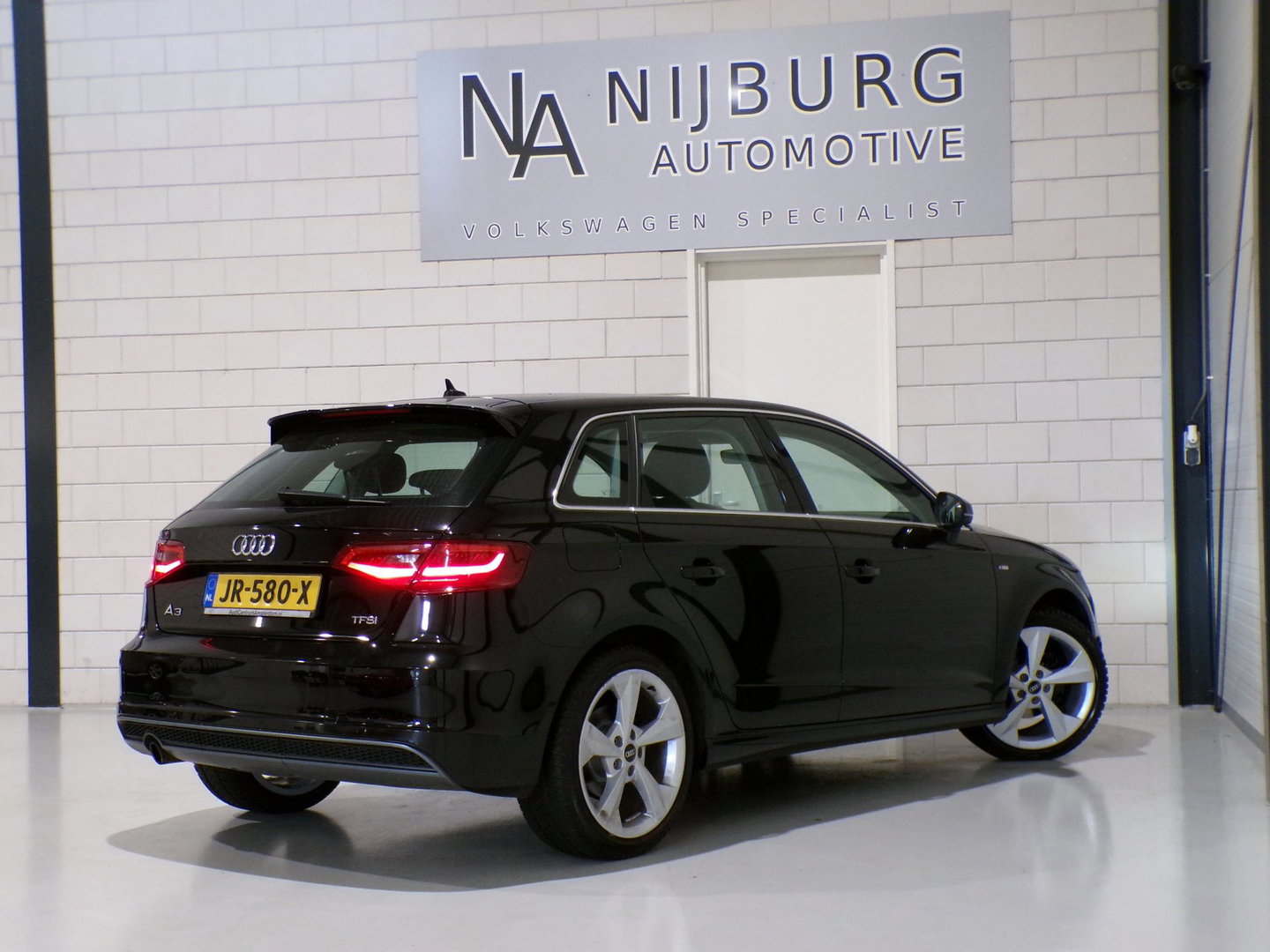 Audi A3 Sportback 1.2 TFSI S-Line Adrenalin "Origineel NL!" Xenon-LED Parkeersensoren Bluetooth Navigatie 18"Velgen Nieuwe-APK