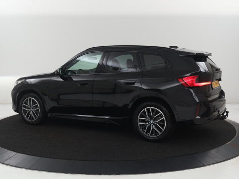 BMW X1 xDrive23i M-sport | Trekhaak | Leder | Head-up | 360 camera | Carplay | Stoelverwarming | Cruise control | Sfeerverlichting | Climate control | Full LED