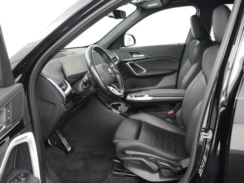 BMW X1 xDrive23i M-sport | Trekhaak | Leder | Head-up | 360 camera | Carplay | Stoelverwarming | Cruise control | Sfeerverlichting | Climate control | Full LED