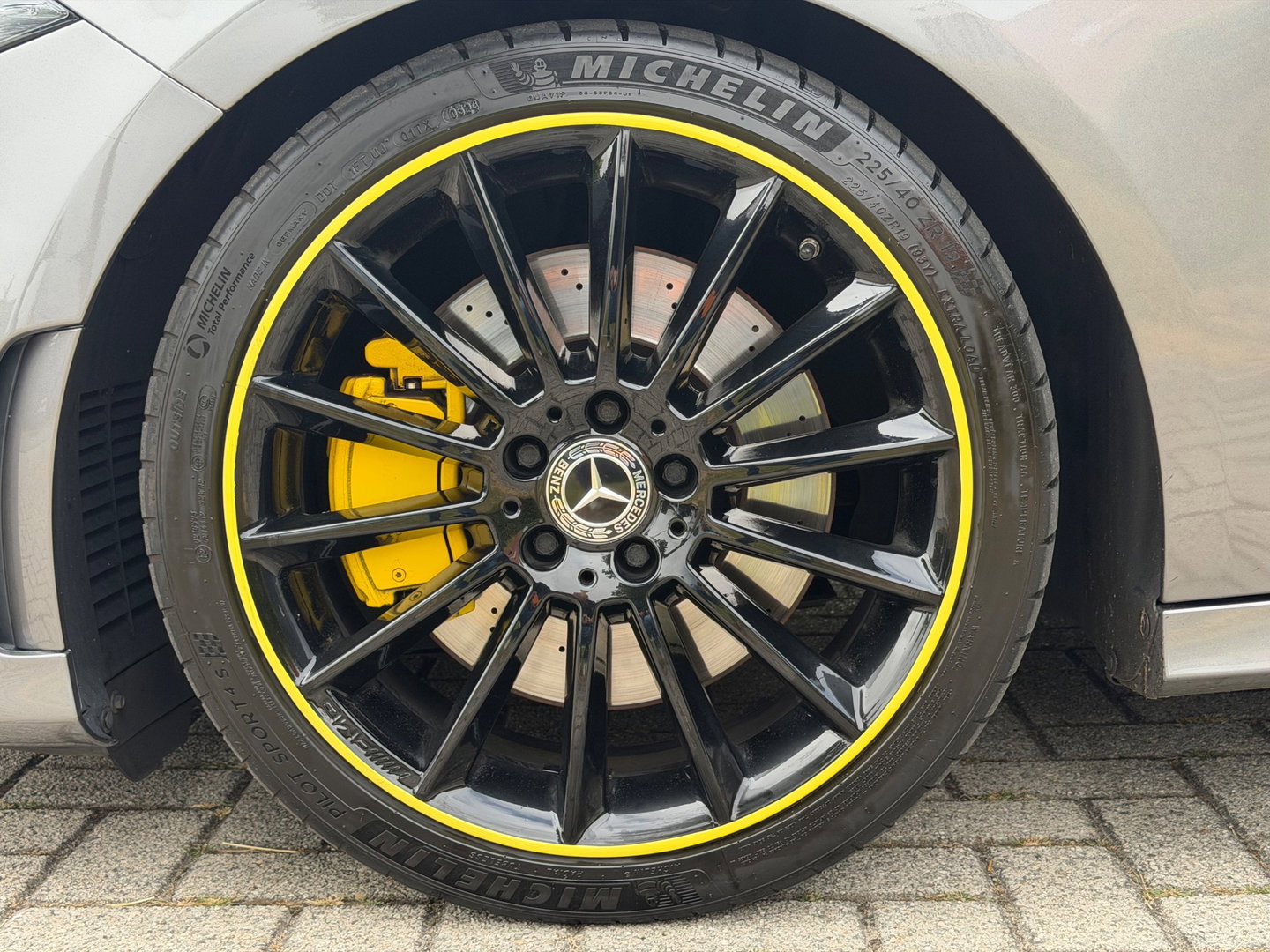 Mercedes-Benz A-Klasse 250 4MATIC Premium Plus|Pano|AMG edition|250pk|stage 1