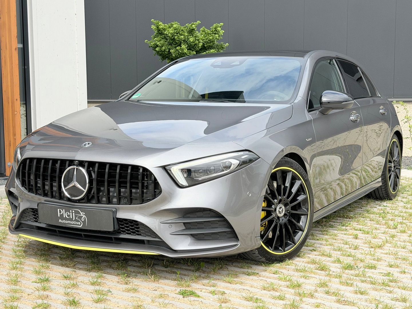 Mercedes-Benz A-Klasse 250 4MATIC Premium Plus|Pano|AMG edition|250pk|stage 1