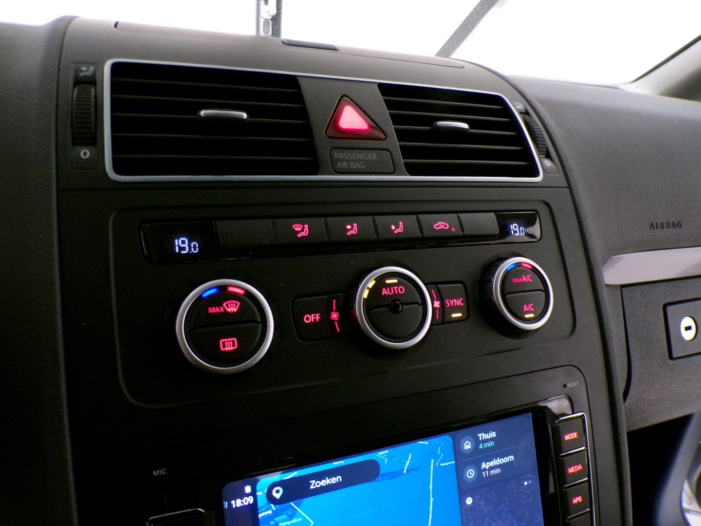 Volkswagen Touran 1.4 TSI Comfortline 7p. "7 Persoons" Apple-carplay Trekhaak Parkeersensoren Bluetooth Navigatie Cruise-control