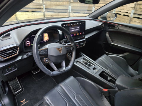 CUPRA Leon Sportstourer 1.4 e-Hybrid VZ Performance Pano Carbon-Kuipstoelen 19"LM