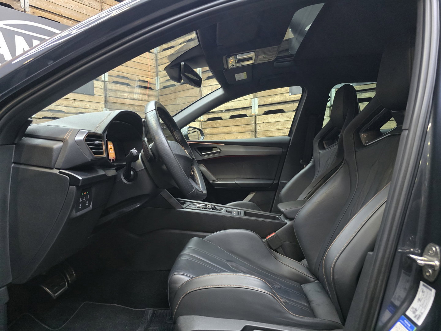 CUPRA Leon Sportstourer 1.4 e-Hybrid VZ Performance Pano Carbon-Kuipstoelen 19"LM