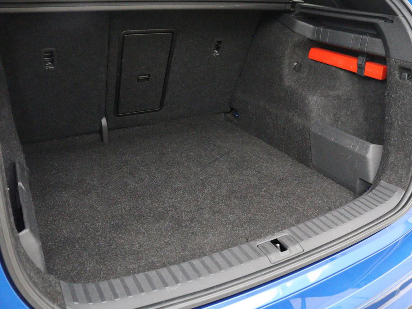 Škoda Enyaq iV 80 Sportline | SOH 92.7% | Leder/alcantara | Stuur verwarming | Camera | Park assist | Cruise control | Carplay | Sfeerverlichting | 21''