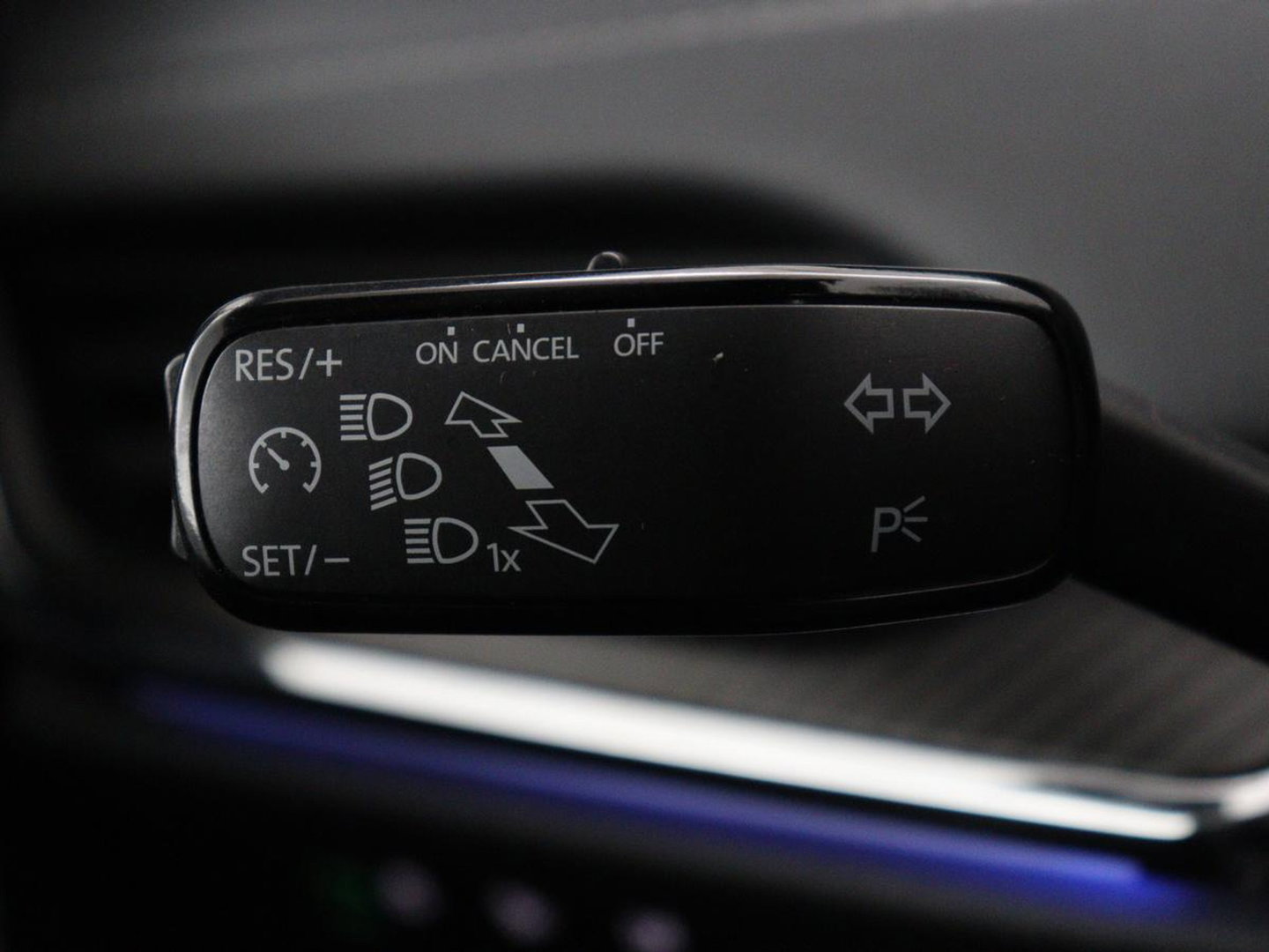 Škoda Enyaq iV 80 Sportline | SOH 92.7% | Leder/alcantara | Stuur verwarming | Camera | Park assist | Cruise control | Carplay | Sfeerverlichting | 21''