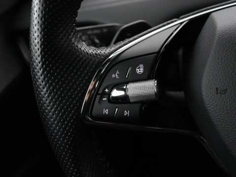 Škoda Enyaq iV 80 Sportline | SOH 92.7% | Leder/alcantara | Stuur verwarming | Camera | Park assist | Cruise control | Carplay | Sfeerverlichting | 21''