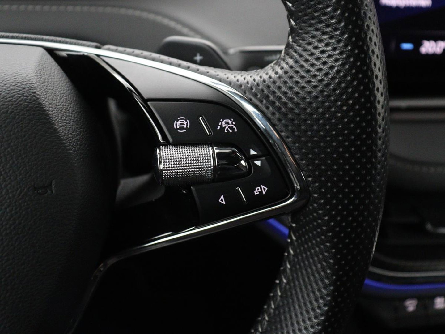 Škoda Enyaq iV 80 Sportline | SOH 92.7% | Leder/alcantara | Stuur verwarming | Camera | Park assist | Cruise control | Carplay | Sfeerverlichting | 21''