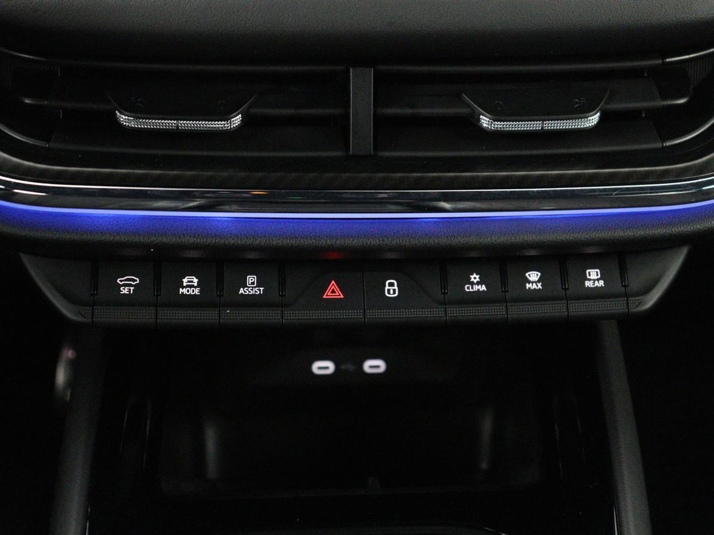 Škoda Enyaq iV 80 Sportline | SOH 92.7% | Leder/alcantara | Stuur verwarming | Camera | Park assist | Cruise control | Carplay | Sfeerverlichting | 21''