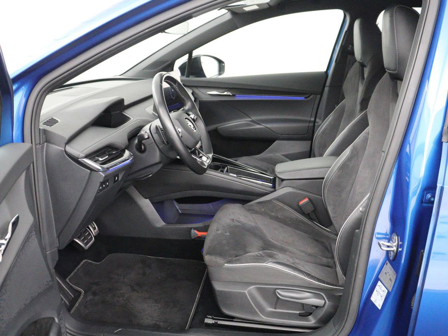 Škoda Enyaq iV 80 Sportline | SOH 92.7% | Leder/alcantara | Stuur verwarming | Camera | Park assist | Cruise control | Carplay | Sfeerverlichting | 21''