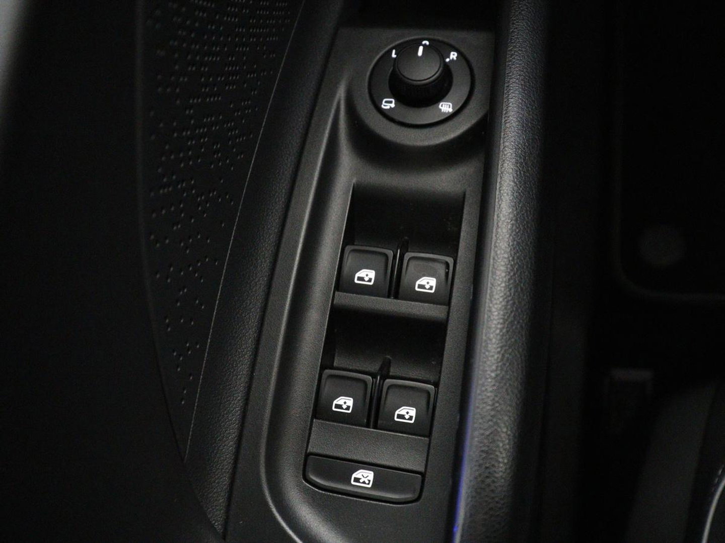 Škoda Enyaq iV 80 Sportline | SOH 92.7% | Leder/alcantara | Stuur verwarming | Camera | Park assist | Cruise control | Carplay | Sfeerverlichting | 21''