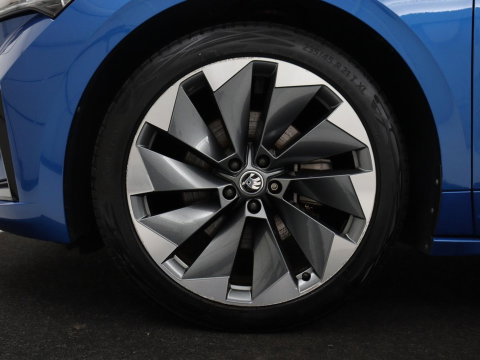 Škoda Enyaq iV 80 Sportline | SOH 92.7% | Leder/alcantara | Stuur verwarming | Camera | Park assist | Cruise control | Carplay | Sfeerverlichting | 21''