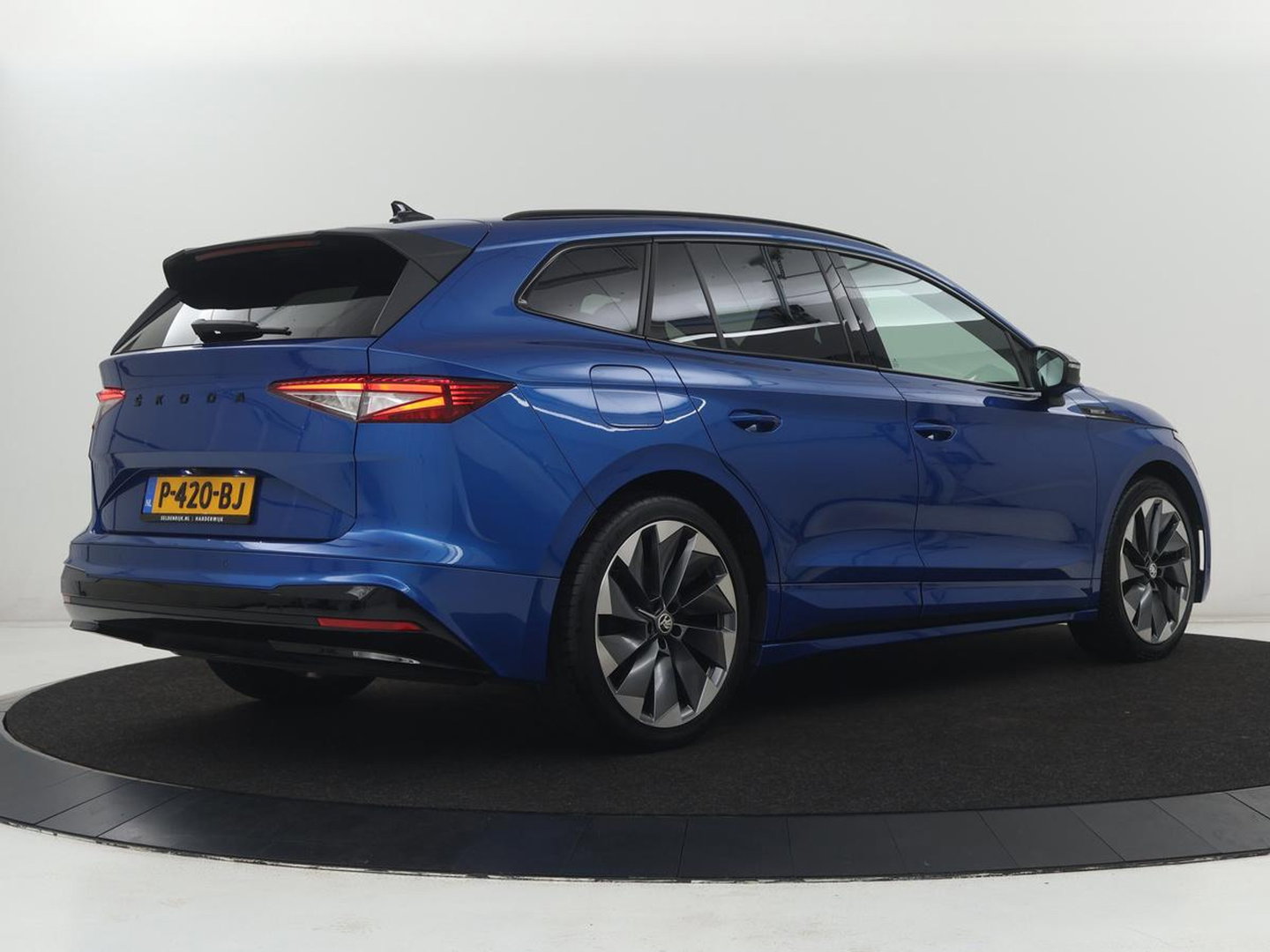 Škoda Enyaq iV 80 Sportline | SOH 92.7% | Leder/alcantara | Stuur verwarming | Camera | Park assist | Cruise control | Carplay | Sfeerverlichting | 21''