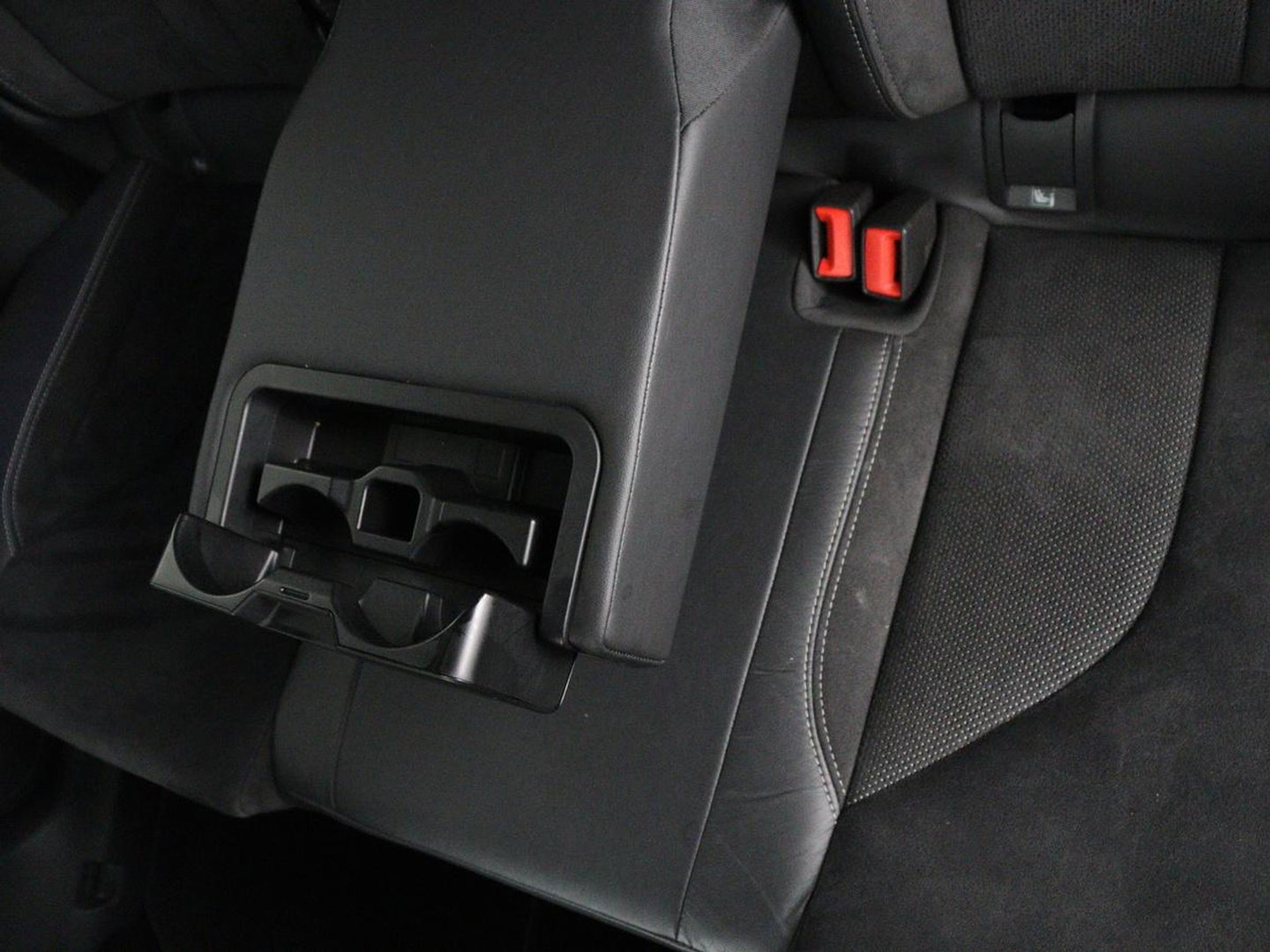 Škoda Enyaq iV 80 Sportline | SOH 92.7% | Leder/alcantara | Stuur verwarming | Camera | Park assist | Cruise control | Carplay | Sfeerverlichting | 21''