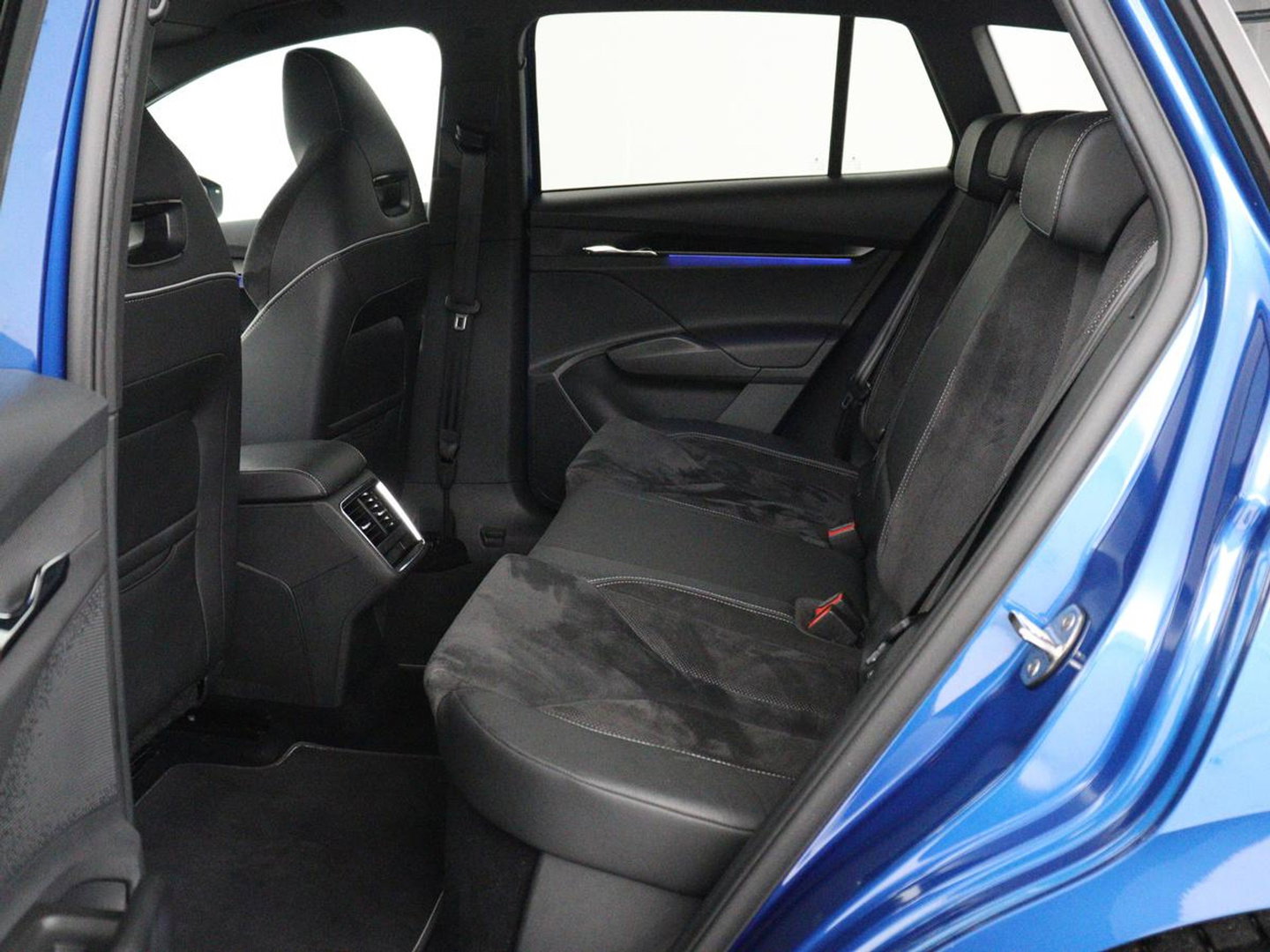 Škoda Enyaq iV 80 Sportline | SOH 92.7% | Leder/alcantara | Stuur verwarming | Camera | Park assist | Cruise control | Carplay | Sfeerverlichting | 21''