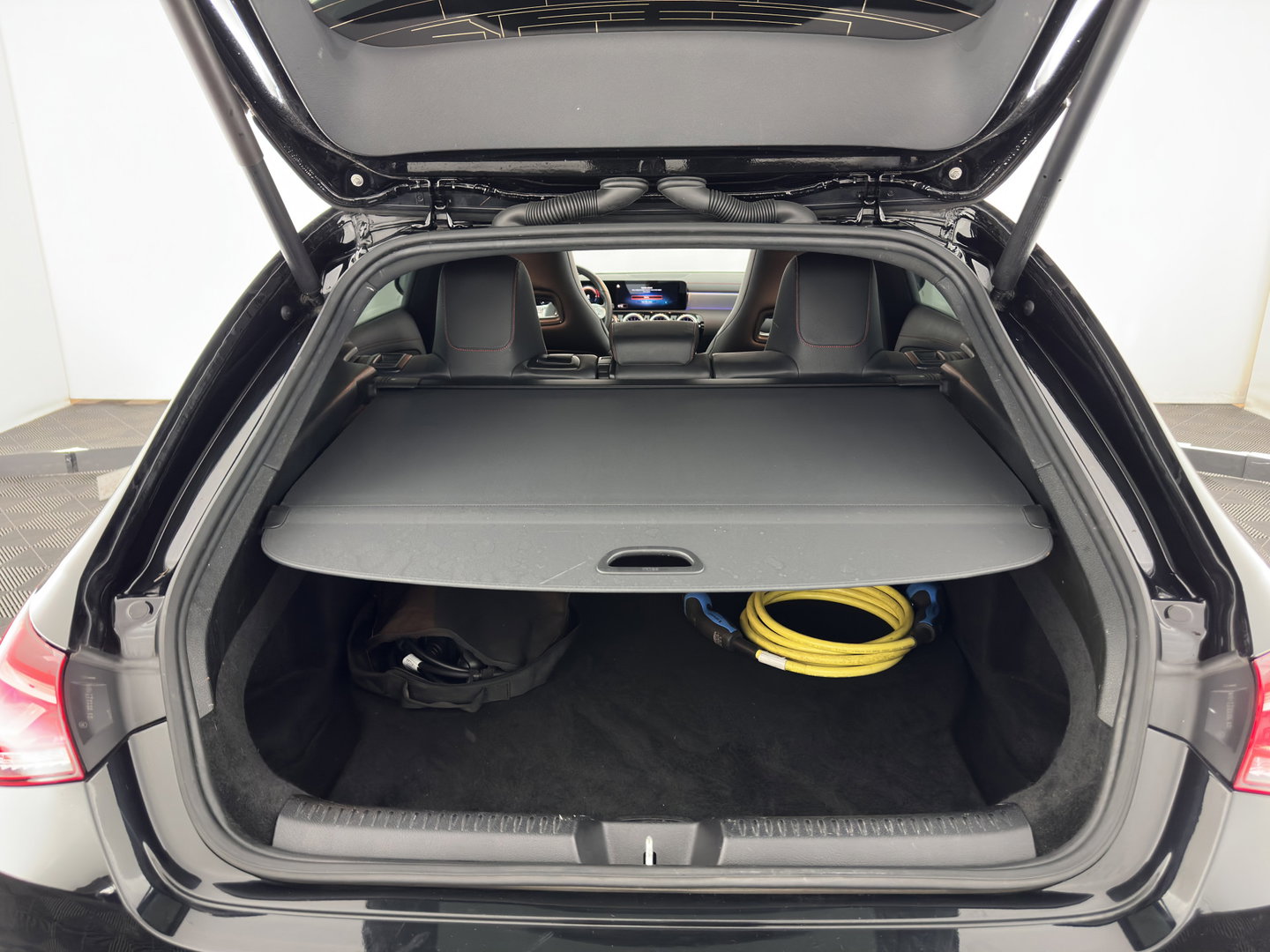 Mercedes-Benz CLA-Klasse Shooting Brake 250 e Business Solution AMG Limited (Plug-in) (INCL.BTW) Aut. *PANO | LEATHER-MICROFIBRE | FULL-LED | HEATED-SPORTSEATS | AMBIENT-LIGHT | DIGI-COCKPIT | DAB+ | NAVI-FULLMAP | CAMERA | PRIVACYGLASS | SHIFTPADDLES | 18''ALU*
