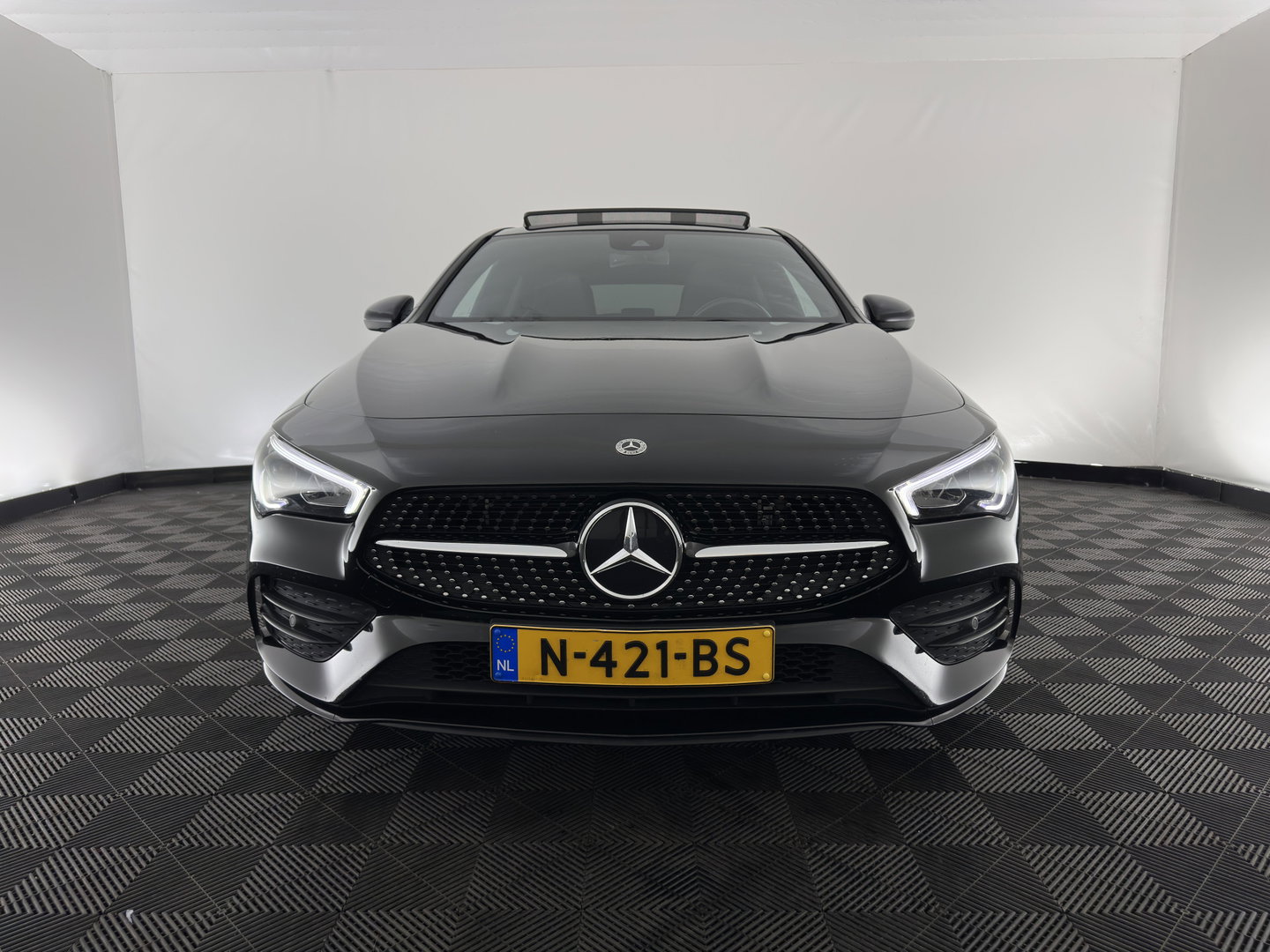 Mercedes-Benz CLA-Klasse Shooting Brake 250 e Business Solution AMG Limited (Plug-in) (INCL.BTW) Aut. *PANO | LEATHER-MICROFIBRE | FULL-LED | HEATED-SPORTSEATS | AMBIENT-LIGHT | DIGI-COCKPIT | DAB+ | NAVI-FULLMAP | CAMERA | PRIVACYGLASS | SHIFTPADDLES | 18''ALU*
