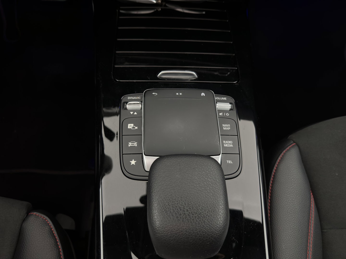 Mercedes-Benz CLA-Klasse Shooting Brake 250 e Business Solution AMG Limited (Plug-in) (INCL.BTW) Aut. *PANO | LEATHER-MICROFIBRE | FULL-LED | HEATED-SPORTSEATS | AMBIENT-LIGHT | DIGI-COCKPIT | DAB+ | NAVI-FULLMAP | CAMERA | PRIVACYGLASS | SHIFTPADDLES | 18''ALU*