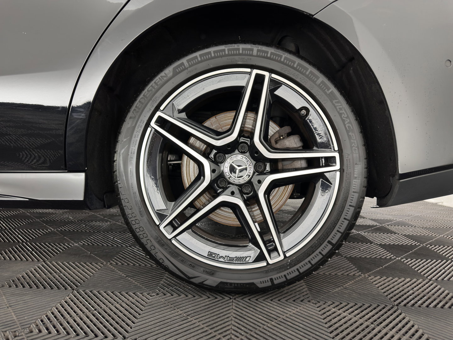 Mercedes-Benz CLA-Klasse Shooting Brake 250 e Business Solution AMG Limited (Plug-in) (INCL.BTW) Aut. *PANO | LEATHER-MICROFIBRE | FULL-LED | HEATED-SPORTSEATS | AMBIENT-LIGHT | DIGI-COCKPIT | DAB+ | NAVI-FULLMAP | CAMERA | PRIVACYGLASS | SHIFTPADDLES | 18''ALU*