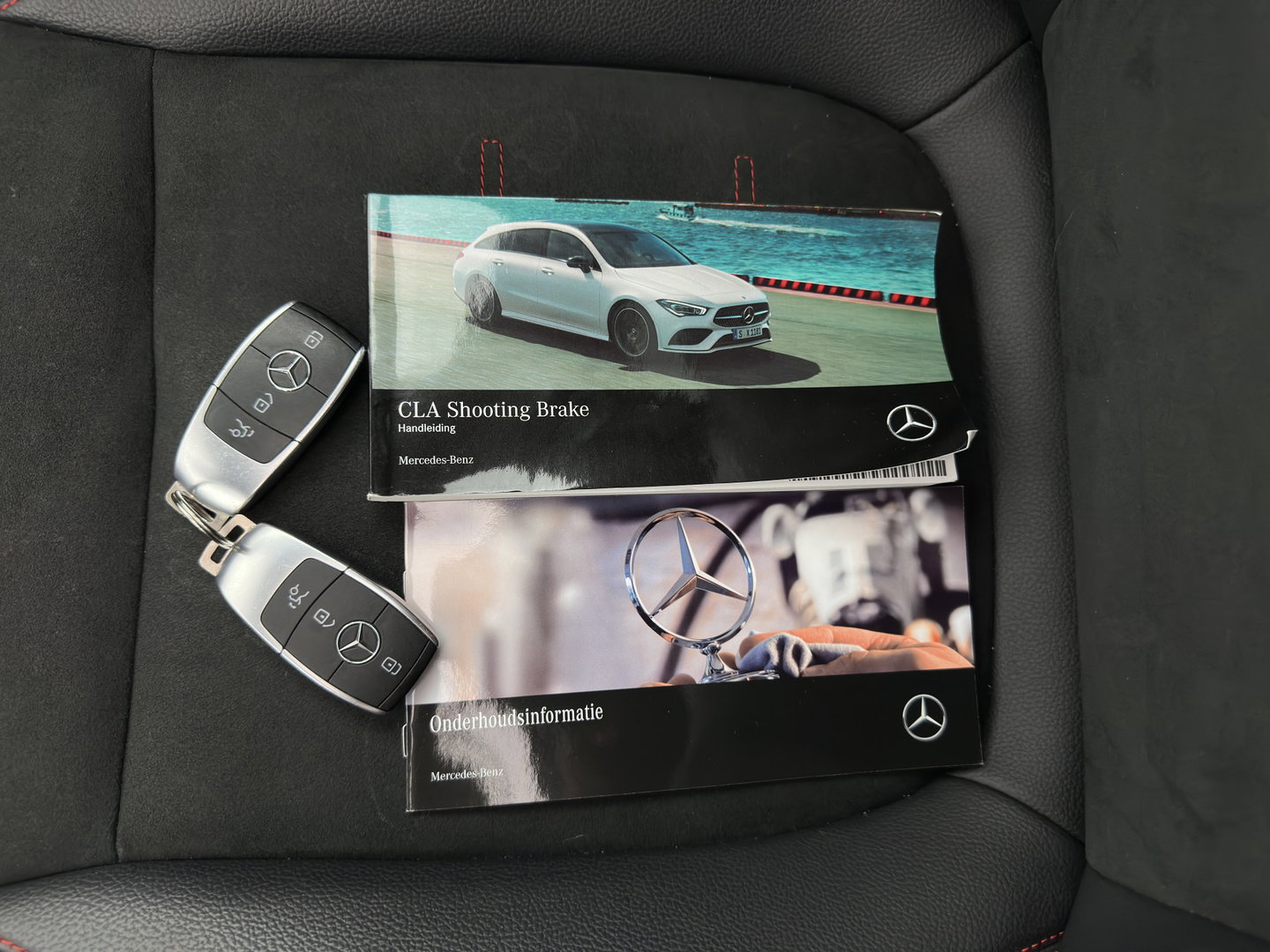 Mercedes-Benz CLA-Klasse Shooting Brake 250 e Business Solution AMG Limited (Plug-in) (INCL.BTW) Aut. *PANO | LEATHER-MICROFIBRE | FULL-LED | HEATED-SPORTSEATS | AMBIENT-LIGHT | DIGI-COCKPIT | DAB+ | NAVI-FULLMAP | CAMERA | PRIVACYGLASS | SHIFTPADDLES | 18''ALU*
