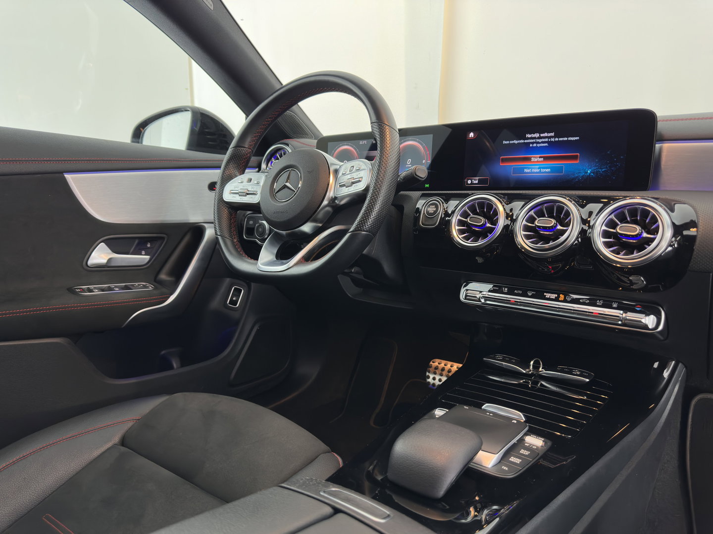 Mercedes-Benz CLA-Klasse Shooting Brake 250 e Business Solution AMG Limited (Plug-in) (INCL.BTW) Aut. *PANO | LEATHER-MICROFIBRE | FULL-LED | HEATED-SPORTSEATS | AMBIENT-LIGHT | DIGI-COCKPIT | DAB+ | NAVI-FULLMAP | CAMERA | PRIVACYGLASS | SHIFTPADDLES | 18''ALU*